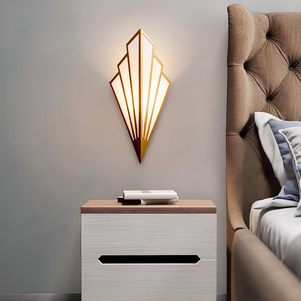 Cleroa - Wall lamp with geometric diamond design