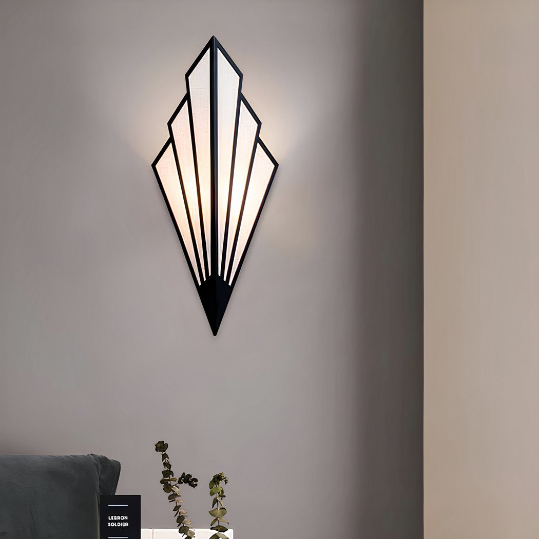 Cleroa - Wall lamp with geometric diamond design